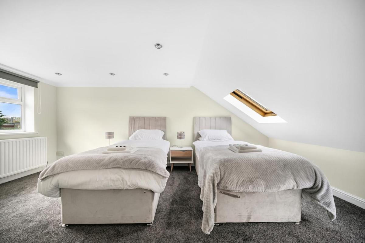 Stylist And Cosy 2 Bed Longstay Parking Sleeps 4 Wifi Apartment