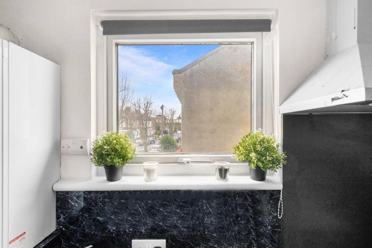 Apartment Stylist And Cosy 2 Bed Longstay Parking Sleeps 4 Wifi