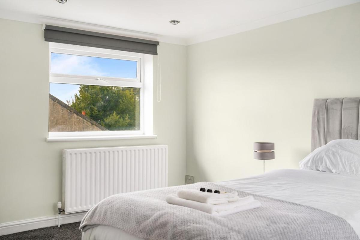 Stylist And Cosy 2 Bed Longstay Parking Sleeps 4 Wifi Apartment *