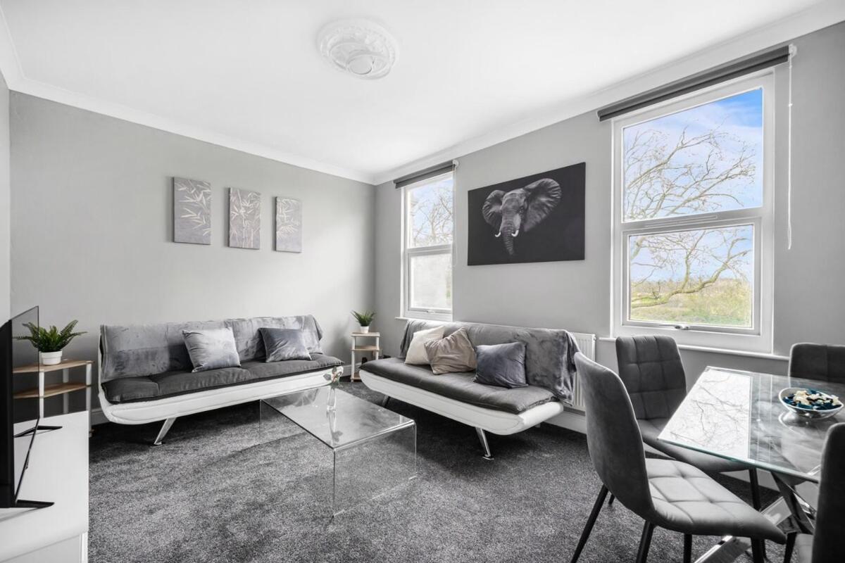 Apartment Stylist And Cosy 2 Bed Longstay Parking Sleeps 4 Wifi *